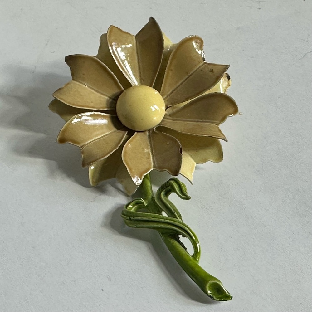 Daisy Flower Power Vintage Enamel Brooch Yellow Beige Cottagecore Retro 1960s